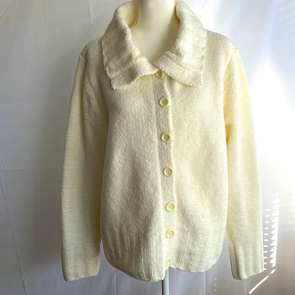 Villager Woman, a Liz Claiborne Co, White Cardigan, Size 1, 100% Polyester